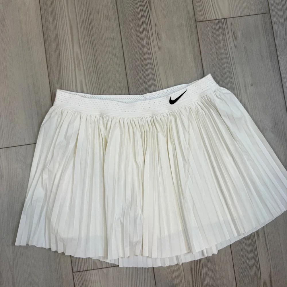 Nike DX1404-100 Dri-Fit Pleated Club Tennis Skort White Womens Large